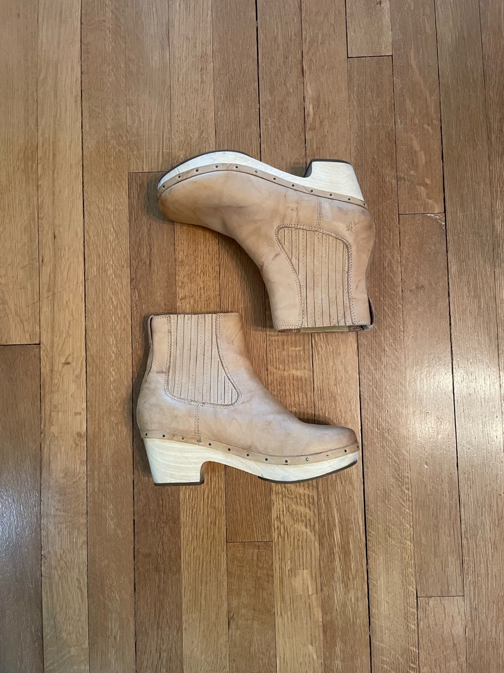 Frye Ban Chelsea Clog Tan Boots